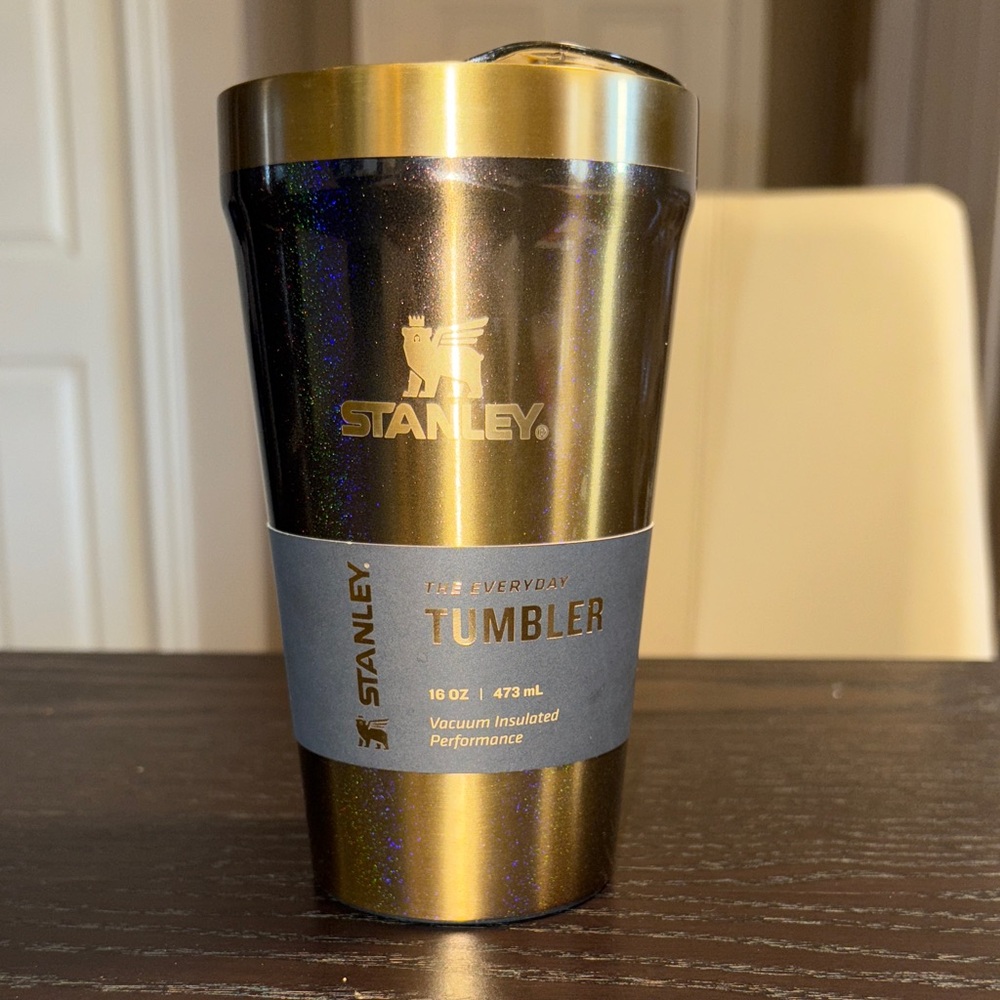 Stanley Black Honey/ Sold out online in 48h, new holiday collection Gold Tumbler